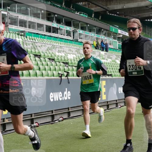 05.10.2025 - 20. swb-Marathon Bremen Michael Burmester http://msf.ph/oto/9328563 05.10.2025 12:57:35 Laufen im Stadion 31, 237, 246, 299, 305, 415, 479, 613, 820, 833, 1317, 1382, 1491, 1627, 1971, 1977, 2166, 2234, 2240, 2269, 2304, 2436, 2522, 2662, 3396, 3471, 3591, 3798, 3813, 3969, 3977, 4089, 4102, 4287, 4401, 4484, 4496, 4821, 5100, 5104, 5149, 5503, 5562, 5645, 5664, 6250, 6267, 6317, 6372, 6486, 6493, 6510, 6525, 6534, 6535, 6768, 6999, 7086, 7371, 7390, 7546, 7578, 7731, 7911, 7940, 8023, 8128, 8801, 8903, 8964, 8973, 8993, 9129, 9983, 11658, 1161, 1595, 2571, 5255 meine-sportfotos.de