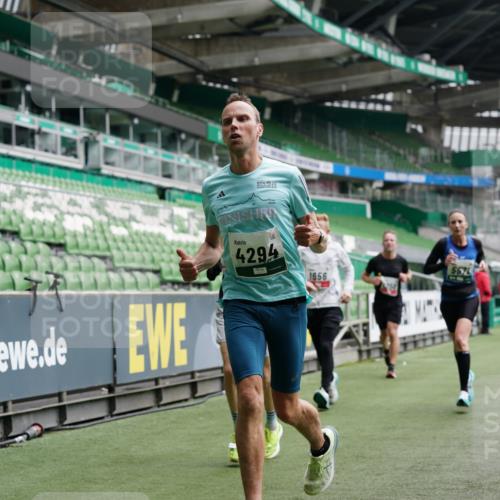 05.10.2025 - 20. swb-Marathon Bremen Michael Burmester http://msf.ph/oto/9328568 05.10.2025 12:53:29 Laufen im Stadion 248, 832, 869, 1009, 1020, 1164, 1367, 1428, 1538, 1600, 1656, 1667, 1868, 1943, 2030, 2050, 2072, 2075, 2250, 2288, 2871, 3363, 3553, 4132, 4218, 4294, 4573, 4729, 4746, 5169, 5425, 5571, 5579, 5866, 5944, 6492, 6806, 7255, 7408, 7617, 7835, 7905, 8238, 8431, 8462, 8499, 8709, 550, 590, 615, 793, 1298, 1431, 1600, 4218, 4746, 4805, 4914, 4935, 5447, 6630, 6677, 7277, 7416, 7634, 7773, 7975, 8297, 8349, 8580, 8921, 10338 meine-sportfotos.de