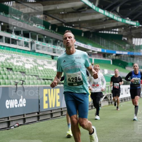 05.10.2025 - 20. swb-Marathon Bremen Michael Burmester http://msf.ph/oto/9328572 05.10.2025 12:53:29 Laufen im Stadion 248, 832, 869, 1009, 1020, 1164, 1367, 1428, 1538, 1600, 1656, 1667, 1868, 1943, 2030, 2050, 2072, 2075, 2250, 2288, 2871, 3363, 3553, 4132, 4218, 4294, 4573, 4729, 4746, 5169, 5425, 5571, 5579, 5866, 5944, 6492, 6806, 7255, 7408, 7617, 7835, 7905, 8238, 8431, 8462, 8499, 8709, 550, 590, 615, 793, 1298, 1431, 1600, 4218, 4746, 4805, 4914, 4935, 5447, 6630, 6677, 7277, 7416, 7634, 7773, 7975, 8297, 8349, 8580, 8921, 10338 meine-sportfotos.de
