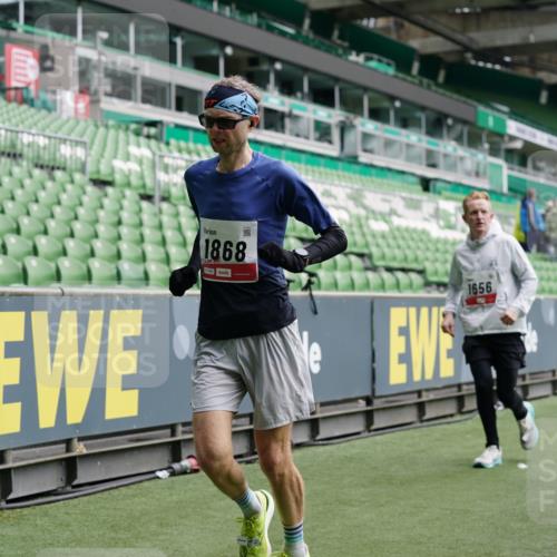 05.10.2025 - 20. swb-Marathon Bremen Michael Burmester http://msf.ph/oto/9328579 05.10.2025 12:53:30 Laufen im Stadion 89, 248, 368, 496, 832, 869, 1009, 1020, 1164, 1367, 1428, 1538, 1656, 1667, 1868, 1943, 2030, 2050, 2072, 2075, 2250, 2288, 2871, 3363, 3553, 4132, 4294, 4573, 4729, 5169, 5425, 5571, 5579, 5866, 5944, 6492, 6806, 7255, 7408, 7617, 7835, 7905, 8238, 8431, 8462, 8499, 8709, 550, 590, 615, 793, 1298, 1431, 1600, 4218, 4746, 4805, 4914, 4935, 5447, 6630, 6677, 7277, 7416, 7773, 7975, 8297, 8349, 8431, 8580, 8921, 10338 meine-sportfotos.de
