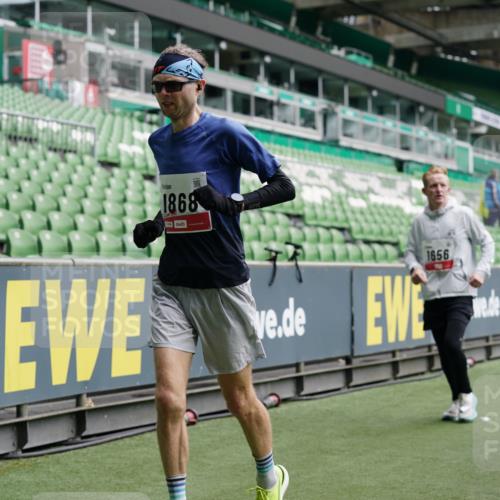 05.10.2025 - 20. swb-Marathon Bremen Michael Burmester http://msf.ph/oto/9328583 05.10.2025 12:53:30 Laufen im Stadion 89, 248, 368, 496, 832, 869, 1009, 1020, 1164, 1367, 1428, 1538, 1656, 1667, 1868, 1943, 2030, 2050, 2072, 2075, 2250, 2288, 2871, 3363, 3553, 4132, 4294, 4573, 4729, 5169, 5425, 5571, 5579, 5866, 5944, 6492, 6806, 7255, 7408, 7617, 7835, 7905, 8238, 8431, 8462, 8499, 8709, 550, 590, 615, 793, 1298, 1431, 1600, 4218, 4746, 4805, 4914, 4935, 5447, 6630, 6677, 7277, 7416, 7773, 7975, 8297, 8349, 8431, 8580, 8921, 10338 meine-sportfotos.de