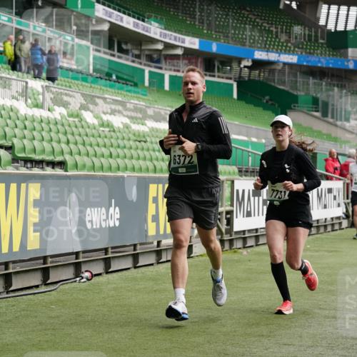 05.10.2025 - 20. swb-Marathon Bremen Michael Burmester http://msf.ph/oto/9328612 05.10.2025 12:57:40 Laufen im Stadion 237, 246, 305, 415, 613, 820, 833, 1317, 1382, 1491, 1971, 2166, 2234, 2240, 2269, 2304, 2436, 2522, 2662, 3396, 3591, 3798, 3813, 3969, 3977, 4089, 4102, 4287, 4401, 4496, 4747, 4821, 5100, 5104, 5149, 5503, 5562, 5645, 5664, 5728, 6161, 6250, 6267, 6317, 6372, 6486, 6510, 6525, 6534, 6535, 6768, 6999, 7053, 7086, 7371, 7390, 7546, 7578, 7588, 7731, 7911, 7940, 8023, 8128, 8801, 8827, 8903, 8964, 8973, 8993, 9129, 9983, 11658, 31, 299, 479, 1161, 1595, 1627 meine-sportfotos.de