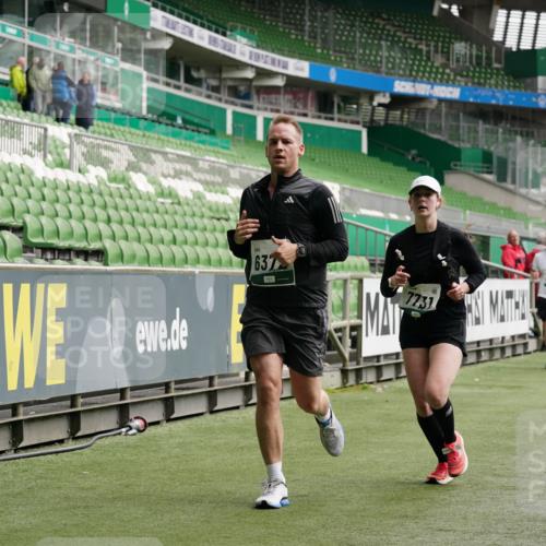 05.10.2025 - 20. swb-Marathon Bremen Michael Burmester http://msf.ph/oto/9328616 05.10.2025 12:57:40 Laufen im Stadion 237, 246, 305, 415, 613, 820, 833, 1317, 1382, 1491, 1971, 2166, 2234, 2240, 2269, 2304, 2436, 2522, 2662, 3396, 3591, 3798, 3813, 3969, 3977, 4089, 4102, 4287, 4401, 4496, 4747, 4821, 5100, 5104, 5149, 5503, 5562, 5645, 5664, 5728, 6161, 6250, 6267, 6317, 6372, 6486, 6510, 6525, 6534, 6535, 6768, 6999, 7053, 7086, 7371, 7390, 7546, 7578, 7588, 7731, 7911, 7940, 8023, 8128, 8801, 8827, 8903, 8964, 8973, 8993, 9129, 9983, 11658, 31, 299, 479, 1161, 1595, 1627 meine-sportfotos.de
