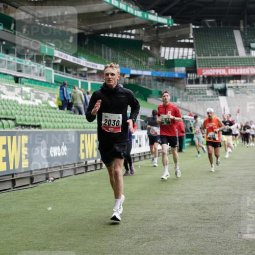 05.10.2025 - 20. swb-Marathon Bremen Michael Burmester http://msf.ph/oto/9328619 05.10.2025 12:53:35 Laufen im Stadion 89, 248, 250, 368, 458, 496, 832, 869, 1009, 1020, 1164, 1428, 1460, 1489, 1538, 1608, 1656, 1667, 1736, 1868, 1943, 2030, 2050, 2075, 2250, 2288, 2871, 3363, 3553, 4132, 4294, 4573, 4611, 4729, 5169, 5425, 5571, 5576, 5579, 5944, 6348, 6359, 6492, 6806, 7255, 7408, 7617, 7835, 7905, 8238, 8462, 8499, 8511, 8611, 8709, 550, 590, 793, 1367, 1431, 1600, 2072, 4218, 4573, 4746, 4805, 4935, 5447, 5866, 6677, 7277, 7416, 7773, 7975, 8297, 8349, 8431, 10338 meine-sportfotos.de