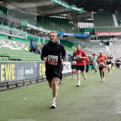 05.10.2025 - 20. swb-Marathon Bremen Michael Burmester http://msf.ph/oto/9328623 05.10.2025 12:53:35 Laufen im Stadion 89, 248, 250, 368, 458, 496, 832, 869, 1009, 1020, 1164, 1428, 1460, 1489, 1538, 1608, 1656, 1667, 1736, 1868, 1943, 2030, 2050, 2075, 2250, 2288, 2871, 3363, 3553, 4132, 4294, 4573, 4611, 4729, 5169, 5425, 5571, 5576, 5579, 5944, 6348, 6359, 6492, 6806, 7255, 7408, 7617, 7835, 7905, 8238, 8462, 8499, 8511, 8611, 8709, 550, 590, 793, 1367, 1431, 1600, 2072, 4218, 4573, 4746, 4805, 4935, 5447, 5866, 6677, 7277, 7416, 7773, 7975, 8297, 8349, 8431, 10338 meine-sportfotos.de