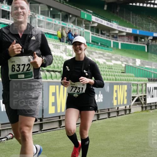 05.10.2025 - 20. swb-Marathon Bremen Michael Burmester http://msf.ph/oto/9328632 05.10.2025 12:57:42 Laufen im Stadion 237, 246, 305, 415, 613, 820, 833, 1317, 1382, 1491, 1971, 2166, 2234, 2240, 2269, 2304, 2436, 2522, 2648, 2662, 3396, 3591, 3798, 3813, 3969, 3977, 4089, 4102, 4287, 4401, 4496, 4747, 4821, 5100, 5104, 5149, 5503, 5562, 5645, 5664, 5728, 6161, 6250, 6267, 6317, 6372, 6486, 6510, 6525, 6534, 6535, 6768, 6999, 7053, 7371, 7588, 7731, 7911, 7940, 8023, 8091, 8128, 8801, 8827, 8903, 8964, 8973, 8993, 9129, 9151, 9983, 11658, 31, 299, 479, 1161, 1595, 1627 meine-sportfotos.de