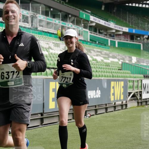05.10.2025 - 20. swb-Marathon Bremen Michael Burmester http://msf.ph/oto/9328636 05.10.2025 12:57:42 Laufen im Stadion 237, 246, 305, 415, 613, 820, 833, 1317, 1382, 1491, 1971, 2166, 2234, 2240, 2269, 2304, 2436, 2522, 2648, 2662, 3396, 3591, 3798, 3813, 3969, 3977, 4089, 4102, 4287, 4401, 4496, 4747, 4821, 5100, 5104, 5149, 5503, 5562, 5645, 5664, 5728, 6161, 6250, 6267, 6317, 6372, 6486, 6510, 6525, 6534, 6535, 6768, 6999, 7053, 7371, 7588, 7731, 7911, 7940, 8023, 8091, 8128, 8801, 8827, 8903, 8964, 8973, 8993, 9129, 9151, 9983, 11658, 31, 299, 479, 1161, 1595, 1627 meine-sportfotos.de