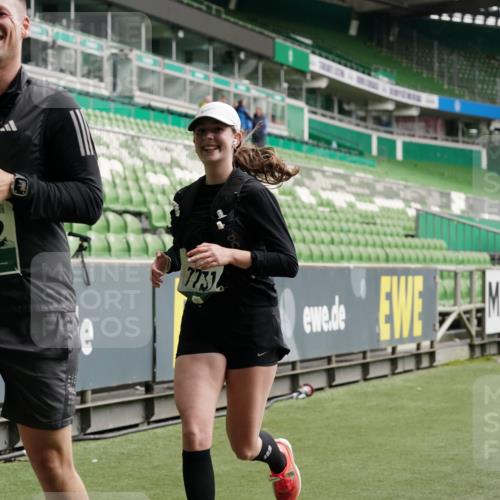 05.10.2025 - 20. swb-Marathon Bremen Michael Burmester http://msf.ph/oto/9328640 05.10.2025 12:57:42 Laufen im Stadion 237, 246, 305, 415, 613, 820, 833, 1317, 1382, 1491, 1971, 2166, 2234, 2240, 2269, 2304, 2436, 2522, 2648, 2662, 3396, 3591, 3798, 3813, 3969, 3977, 4089, 4102, 4287, 4401, 4496, 4747, 4821, 5100, 5104, 5149, 5503, 5562, 5645, 5664, 5728, 6161, 6250, 6267, 6317, 6372, 6486, 6510, 6525, 6534, 6535, 6768, 6999, 7053, 7371, 7588, 7731, 7911, 7940, 8023, 8091, 8128, 8801, 8827, 8903, 8964, 8973, 8993, 9129, 9151, 9983, 11658, 31, 299, 479, 1161, 1595, 1627 meine-sportfotos.de