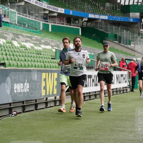 05.10.2025 - 20. swb-Marathon Bremen Michael Burmester http://msf.ph/oto/9328649 05.10.2025 12:57:44 Laufen im Stadion 237, 246, 305, 415, 613, 820, 833, 1317, 1382, 1491, 1971, 2166, 2234, 2240, 2269, 2304, 2522, 2648, 2662, 2893, 3396, 3591, 3798, 3813, 3969, 3977, 4089, 4102, 4287, 4401, 4496, 4747, 4821, 5100, 5104, 5149, 5503, 5562, 5645, 5664, 5728, 6161, 6250, 6267, 6317, 6372, 6486, 6510, 6525, 6534, 6535, 6768, 6999, 7053, 7371, 7588, 7731, 7911, 7940, 8023, 8091, 8113, 8128, 8801, 8827, 8903, 8964, 8973, 8993, 9129, 9151, 9983, 11658, 31, 299, 479, 1595, 1627 meine-sportfotos.de