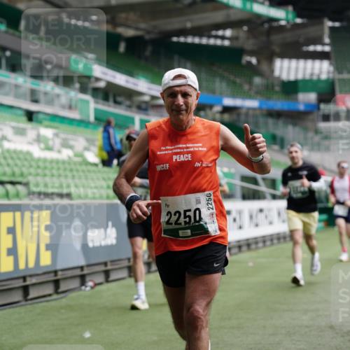05.10.2025 - 20. swb-Marathon Bremen Michael Burmester http://msf.ph/oto/9328657 05.10.2025 12:53:39 Laufen im Stadion 89, 248, 250, 368, 458, 496, 507, 869, 1009, 1020, 1164, 1428, 1460, 1489, 1538, 1608, 1656, 1667, 1690, 1736, 1868, 1943, 2030, 2050, 2075, 2250, 2288, 2871, 3363, 3553, 3913, 4132, 4294, 4611, 4729, 5024, 5169, 5425, 5571, 5576, 5579, 5944, 6244, 6348, 6359, 6492, 6806, 7255, 7408, 7617, 7835, 7905, 8238, 8462, 8499, 8511, 8611, 8709, 550, 590, 832, 1367, 1431, 1600, 2072, 4218, 4573, 4746, 4935, 5169, 5866, 6677, 7975, 8297, 8349, 8431 meine-sportfotos.de
