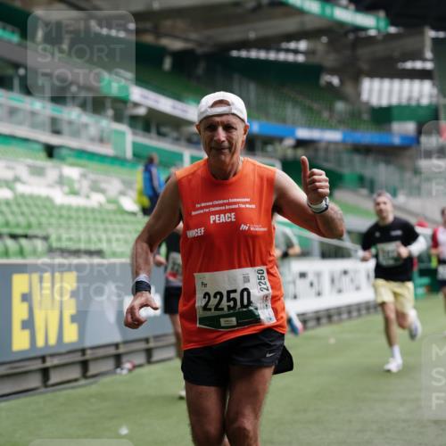 05.10.2025 - 20. swb-Marathon Bremen Michael Burmester http://msf.ph/oto/9328661 05.10.2025 12:53:39 Laufen im Stadion 89, 248, 250, 368, 458, 496, 507, 869, 1009, 1020, 1164, 1428, 1460, 1489, 1538, 1608, 1656, 1667, 1690, 1736, 1868, 1943, 2030, 2050, 2075, 2250, 2288, 2871, 3363, 3553, 3913, 4132, 4294, 4611, 4729, 5024, 5169, 5425, 5571, 5576, 5579, 5944, 6244, 6348, 6359, 6492, 6806, 7255, 7408, 7617, 7835, 7905, 8238, 8462, 8499, 8511, 8611, 8709, 550, 590, 832, 1367, 1431, 1600, 2072, 4218, 4573, 4746, 4935, 5169, 5866, 6677, 7975, 8297, 8349, 8431 meine-sportfotos.de