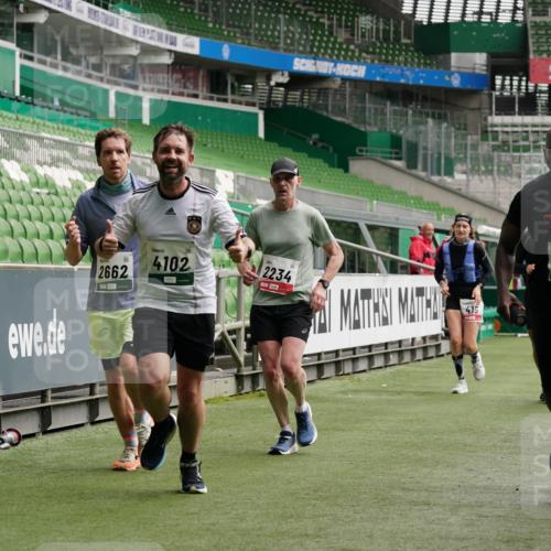 05.10.2025 - 20. swb-Marathon Bremen Michael Burmester http://msf.ph/oto/9328663 05.10.2025 12:57:45 Laufen im Stadion 237, 246, 305, 415, 613, 820, 833, 1317, 1382, 1491, 1971, 2166, 2234, 2240, 2304, 2522, 2648, 2662, 2893, 3396, 3591, 3798, 3813, 3969, 3977, 4089, 4102, 4287, 4401, 4496, 4747, 4821, 5100, 5149, 5313, 5503, 5562, 5645, 5664, 5728, 6161, 6267, 6317, 6372, 6486, 6510, 6525, 6534, 6535, 6768, 6999, 7053, 7371, 7588, 7731, 7911, 7940, 8023, 8091, 8113, 8128, 8801, 8827, 8903, 8964, 8973, 8993, 9129, 9151, 9983, 11658, 31, 299, 479, 1595, 1627 meine-sportfotos.de