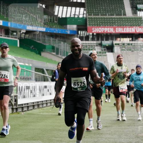 05.10.2025 - 20. swb-Marathon Bremen Michael Burmester http://msf.ph/oto/9328667 05.10.2025 12:57:46 Laufen im Stadion 237, 246, 305, 415, 613, 820, 833, 1317, 1382, 1491, 1971, 2166, 2234, 2240, 2304, 2522, 2648, 2662, 2893, 3396, 3591, 3798, 3813, 3969, 3977, 4089, 4102, 4287, 4389, 4401, 4496, 4747, 4821, 5100, 5149, 5313, 5503, 5562, 5645, 5664, 5728, 6161, 6267, 6317, 6326, 6372, 6486, 6525, 6534, 6535, 6768, 6999, 7053, 7371, 7588, 7731, 7911, 7940, 8023, 8091, 8113, 8128, 8801, 8827, 8903, 8964, 8973, 8993, 9129, 9151, 9983, 11658, 31, 299, 479, 1595, 1627 meine-sportfotos.de