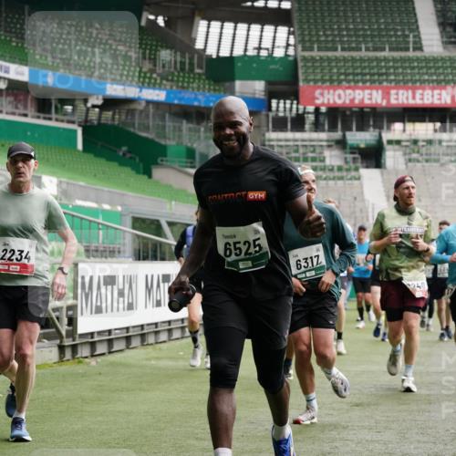 05.10.2025 - 20. swb-Marathon Bremen Michael Burmester http://msf.ph/oto/9328675 05.10.2025 12:57:46 Laufen im Stadion 237, 246, 305, 415, 613, 820, 833, 1317, 1382, 1491, 1971, 2166, 2234, 2240, 2304, 2522, 2648, 2662, 2893, 3396, 3591, 3798, 3813, 3969, 3977, 4089, 4102, 4287, 4389, 4401, 4496, 4747, 4821, 5100, 5149, 5313, 5503, 5562, 5645, 5664, 5728, 6161, 6267, 6317, 6326, 6372, 6486, 6525, 6534, 6535, 6768, 6999, 7053, 7371, 7588, 7731, 7911, 7940, 8023, 8091, 8113, 8128, 8801, 8827, 8903, 8964, 8973, 8993, 9129, 9151, 9983, 11658, 31, 299, 479, 1595, 1627 meine-sportfotos.de