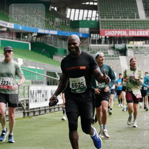 05.10.2025 - 20. swb-Marathon Bremen Michael Burmester http://msf.ph/oto/9328679 05.10.2025 12:57:46 Laufen im Stadion 237, 246, 305, 415, 613, 820, 833, 1317, 1382, 1491, 1971, 2166, 2234, 2240, 2304, 2522, 2648, 2662, 2893, 3396, 3591, 3798, 3813, 3969, 3977, 4089, 4102, 4287, 4389, 4401, 4496, 4747, 4821, 5100, 5149, 5313, 5503, 5562, 5645, 5664, 5728, 6161, 6267, 6317, 6326, 6372, 6486, 6525, 6534, 6535, 6768, 6999, 7053, 7371, 7588, 7731, 7911, 7940, 8023, 8091, 8113, 8128, 8801, 8827, 8903, 8964, 8973, 8993, 9129, 9151, 9983, 11658, 31, 299, 479, 1595, 1627 meine-sportfotos.de