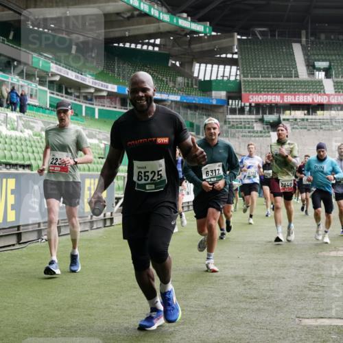 05.10.2025 - 20. swb-Marathon Bremen Michael Burmester http://msf.ph/oto/9328687 05.10.2025 12:57:47 Laufen im Stadion 237, 246, 305, 415, 613, 820, 833, 1317, 1382, 1491, 1971, 2166, 2234, 2240, 2304, 2522, 2648, 2662, 2893, 3396, 3591, 3798, 3813, 3969, 3977, 4089, 4102, 4287, 4389, 4401, 4496, 4747, 4821, 5100, 5149, 5163, 5313, 5503, 5562, 5645, 5664, 5728, 6161, 6267, 6317, 6326, 6372, 6486, 6525, 6534, 6535, 6768, 6999, 7053, 7371, 7588, 7731, 7911, 7940, 8023, 8091, 8113, 8128, 8801, 8827, 8903, 8964, 8973, 8993, 9151, 9983, 11658, 31, 299, 479, 1595, 1627 meine-sportfotos.de
