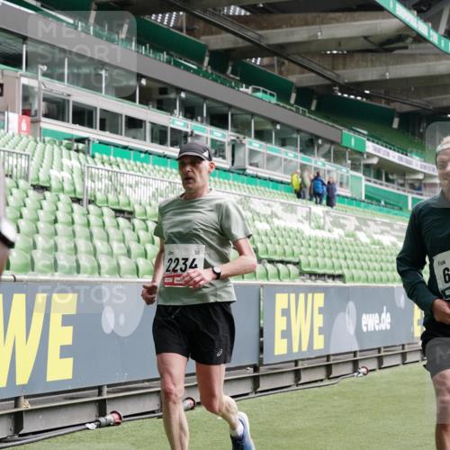 05.10.2025 - 20. swb-Marathon Bremen Michael Burmester http://msf.ph/oto/9328699 05.10.2025 12:57:49 Laufen im Stadion 237, 246, 305, 415, 613, 820, 833, 846, 1317, 1382, 1491, 2158, 2166, 2234, 2240, 2304, 2522, 2648, 2662, 2893, 3396, 3591, 3798, 3813, 3969, 3977, 4089, 4102, 4287, 4389, 4401, 4496, 4747, 4821, 5100, 5149, 5163, 5313, 5503, 5562, 5645, 5664, 5728, 6161, 6267, 6317, 6326, 6372, 6486, 6525, 6534, 6535, 6768, 6999, 7053, 7371, 7588, 7731, 7911, 7940, 8023, 8091, 8113, 8128, 8576, 8801, 8827, 8903, 8964, 8973, 8993, 9151, 9983, 11658, 31, 299, 479, 1595, 1627 meine-sportfotos.de
