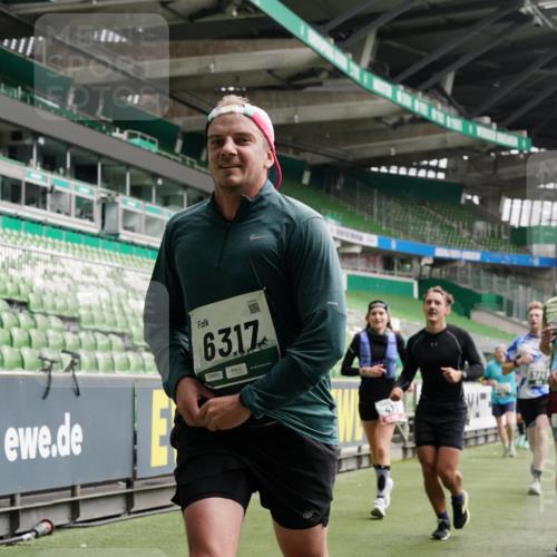 05.10.2025 - 20. swb-Marathon Bremen Michael Burmester http://msf.ph/oto/9328703 05.10.2025 12:57:49 Laufen im Stadion 237, 246, 305, 415, 613, 820, 833, 846, 1317, 1382, 1491, 2158, 2166, 2234, 2240, 2304, 2522, 2648, 2662, 2893, 3396, 3591, 3798, 3813, 3969, 3977, 4089, 4102, 4287, 4389, 4401, 4496, 4747, 4821, 5100, 5149, 5163, 5313, 5503, 5562, 5645, 5664, 5728, 6161, 6267, 6317, 6326, 6372, 6486, 6525, 6534, 6535, 6768, 6999, 7053, 7371, 7588, 7731, 7911, 7940, 8023, 8091, 8113, 8128, 8576, 8801, 8827, 8903, 8964, 8973, 8993, 9151, 9983, 11658, 31, 299, 479, 1595, 1627 meine-sportfotos.de