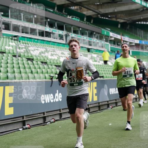 05.10.2025 - 20. swb-Marathon Bremen Michael Burmester http://msf.ph/oto/9328711 05.10.2025 12:53:47 Laufen im Stadion 89, 248, 250, 368, 458, 496, 507, 869, 950, 1009, 1020, 1164, 1165, 1428, 1460, 1489, 1538, 1608, 1656, 1667, 1690, 1729, 1736, 1868, 1873, 1943, 2030, 2050, 2250, 2288, 2871, 3363, 3553, 3913, 4294, 4611, 4729, 5024, 5425, 5571, 5576, 5579, 5944, 6244, 6348, 6359, 6492, 6806, 7255, 7408, 7617, 7835, 7905, 8238, 8499, 8511, 8611, 8709, 832, 1367, 1600, 2072, 2075, 4132, 4218, 4573, 4746, 5169, 5866, 8297, 8431, 8462 meine-sportfotos.de