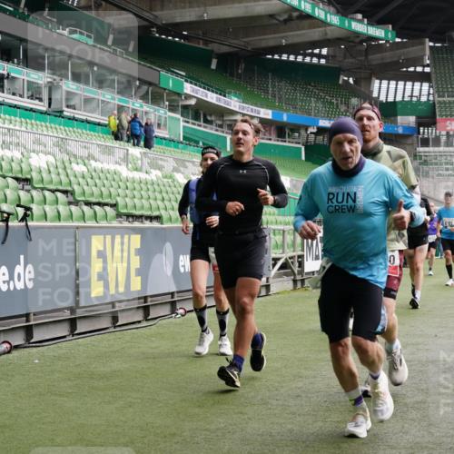 05.10.2025 - 20. swb-Marathon Bremen Michael Burmester http://msf.ph/oto/9328712 05.10.2025 12:57:50 Laufen im Stadion 237, 246, 305, 415, 613, 820, 833, 846, 1317, 1382, 1491, 2158, 2166, 2234, 2240, 2304, 2522, 2648, 2662, 2893, 3396, 3591, 3798, 3813, 3969, 3977, 4089, 4102, 4287, 4389, 4401, 4446, 4496, 4747, 4821, 5100, 5149, 5163, 5313, 5503, 5562, 5645, 5664, 5728, 6161, 6267, 6317, 6326, 6372, 6486, 6525, 6534, 6535, 6768, 6999, 7053, 7371, 7588, 7731, 7911, 7940, 8023, 8091, 8113, 8128, 8576, 8801, 8827, 8903, 8964, 8993, 9151, 9983, 11658, 31, 246, 299, 479, 1595, 1627 meine-sportfotos.de