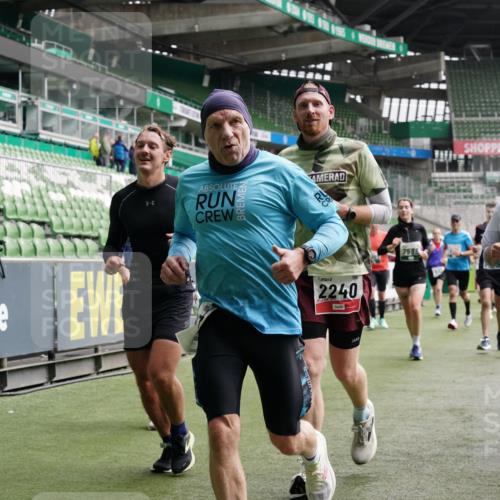 05.10.2025 - 20. swb-Marathon Bremen Michael Burmester http://msf.ph/oto/9328720 05.10.2025 12:57:51 Laufen im Stadion 237, 305, 415, 613, 820, 833, 846, 1317, 1382, 1491, 2158, 2166, 2234, 2240, 2304, 2522, 2648, 2662, 2893, 3396, 3591, 3798, 3813, 3969, 3977, 4089, 4102, 4287, 4389, 4401, 4446, 4496, 4747, 4821, 5100, 5149, 5163, 5313, 5503, 5562, 5645, 5664, 5728, 6161, 6267, 6317, 6326, 6372, 6486, 6525, 6534, 6535, 6768, 6999, 7053, 7371, 7588, 7731, 7911, 7940, 8023, 8091, 8113, 8128, 8576, 8801, 8827, 8903, 8964, 8993, 9151, 9983, 11658, 31, 246, 299, 305, 479, 1595, 1627 meine-sportfotos.de