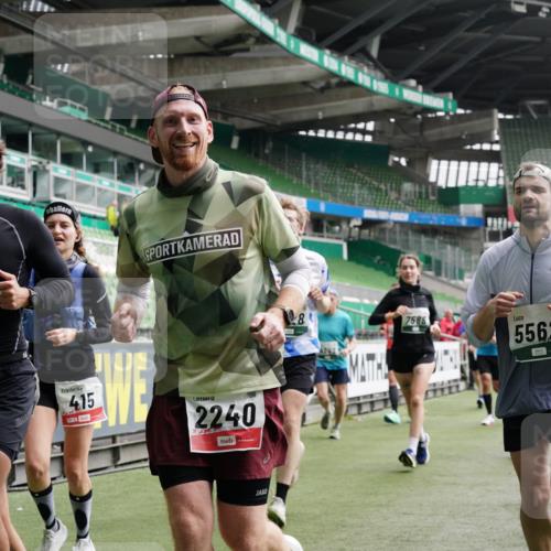 05.10.2025 - 20. swb-Marathon Bremen Michael Burmester http://msf.ph/oto/9328738 05.10.2025 12:57:52 Laufen im Stadion 237, 415, 613, 820, 833, 846, 963, 1317, 1382, 1491, 2158, 2166, 2234, 2240, 2304, 2522, 2648, 2662, 2893, 3373, 3396, 3591, 3798, 3813, 3969, 3977, 4089, 4102, 4287, 4389, 4401, 4446, 4496, 4747, 4821, 5100, 5149, 5163, 5313, 5562, 5645, 5664, 5728, 6161, 6267, 6317, 6326, 6372, 6486, 6525, 6534, 6535, 6768, 6999, 7053, 7371, 7588, 7731, 7911, 7940, 8023, 8091, 8113, 8128, 8576, 8801, 8827, 8903, 8964, 8993, 9151, 9983, 11658, 31, 246, 299, 305, 479, 1595, 1627 meine-sportfotos.de