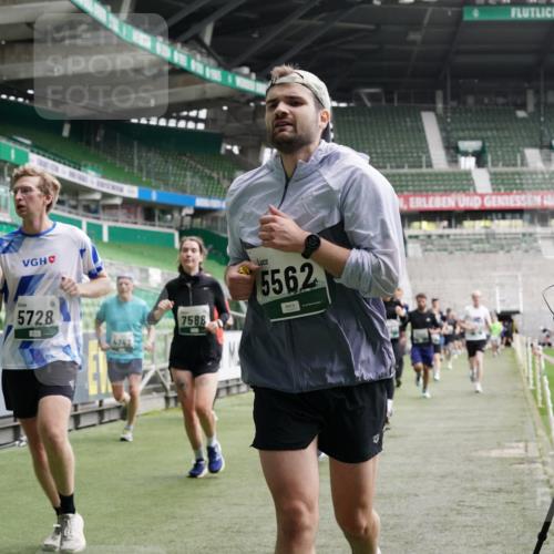 05.10.2025 - 20. swb-Marathon Bremen Michael Burmester http://msf.ph/oto/9328742 05.10.2025 12:57:52 Laufen im Stadion 237, 415, 613, 820, 833, 846, 963, 1317, 1382, 1491, 2158, 2166, 2234, 2240, 2304, 2522, 2648, 2662, 2893, 3373, 3396, 3591, 3798, 3813, 3969, 3977, 4089, 4102, 4287, 4389, 4401, 4446, 4496, 4747, 4821, 5100, 5149, 5163, 5313, 5562, 5645, 5664, 5728, 6161, 6267, 6317, 6326, 6372, 6486, 6525, 6534, 6535, 6768, 6999, 7053, 7371, 7588, 7731, 7911, 7940, 8023, 8091, 8113, 8128, 8576, 8801, 8827, 8903, 8964, 8993, 9151, 9983, 11658, 31, 246, 299, 305, 479, 1595, 1627 meine-sportfotos.de