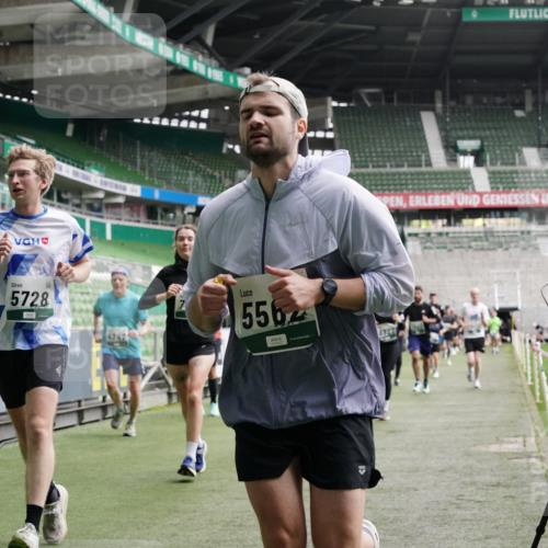 05.10.2025 - 20. swb-Marathon Bremen Michael Burmester http://msf.ph/oto/9328746 05.10.2025 12:57:52 Laufen im Stadion 237, 415, 613, 820, 833, 846, 963, 1317, 1382, 1491, 2158, 2166, 2234, 2240, 2304, 2522, 2648, 2662, 2893, 3373, 3396, 3591, 3798, 3813, 3969, 3977, 4089, 4102, 4287, 4389, 4401, 4446, 4496, 4747, 4821, 5100, 5149, 5163, 5313, 5562, 5645, 5664, 5728, 6161, 6267, 6317, 6326, 6372, 6486, 6525, 6534, 6535, 6768, 6999, 7053, 7371, 7588, 7731, 7911, 7940, 8023, 8091, 8113, 8128, 8576, 8801, 8827, 8903, 8964, 8993, 9151, 9983, 11658, 31, 246, 299, 305, 479, 1595, 1627 meine-sportfotos.de