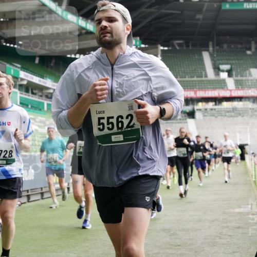 05.10.2025 - 20. swb-Marathon Bremen Michael Burmester http://msf.ph/oto/9328753 05.10.2025 12:57:52 Laufen im Stadion 237, 415, 613, 820, 833, 846, 963, 1317, 1382, 1491, 2158, 2166, 2234, 2240, 2304, 2522, 2648, 2662, 2893, 3373, 3396, 3591, 3798, 3813, 3969, 3977, 4089, 4102, 4287, 4389, 4401, 4446, 4496, 4747, 4821, 5100, 5149, 5163, 5313, 5562, 5645, 5664, 5728, 6161, 6267, 6317, 6326, 6372, 6486, 6525, 6534, 6535, 6768, 6999, 7053, 7371, 7588, 7731, 7911, 7940, 8023, 8091, 8113, 8128, 8576, 8801, 8827, 8903, 8964, 8993, 9151, 9983, 11658, 31, 246, 299, 305, 479, 1595, 1627 meine-sportfotos.de