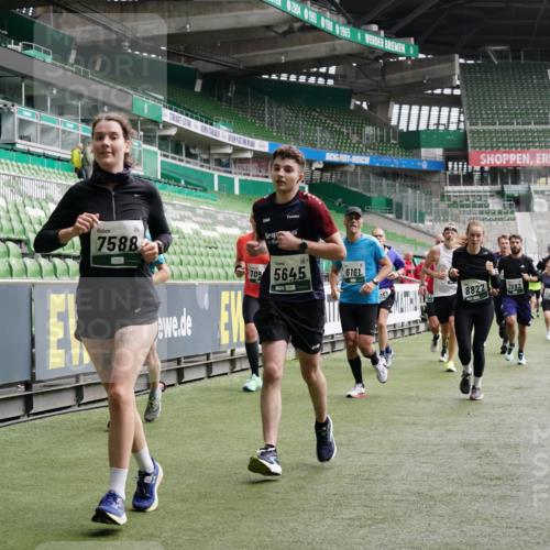 05.10.2025 - 20. swb-Marathon Bremen Michael Burmester http://msf.ph/oto/9328762 05.10.2025 12:57:54 Laufen im Stadion 237, 415, 613, 820, 846, 963, 1317, 1382, 1491, 2158, 2234, 2240, 2304, 2522, 2648, 2662, 2893, 3373, 3396, 3591, 3798, 3969, 3977, 4089, 4102, 4287, 4389, 4401, 4446, 4496, 4747, 4821, 5100, 5149, 5163, 5313, 5562, 5645, 5728, 5917, 6161, 6317, 6326, 6372, 6486, 6525, 6534, 6535, 6768, 6999, 7053, 7371, 7588, 7731, 7911, 7940, 8023, 8091, 8113, 8128, 8328, 8576, 8801, 8827, 8903, 8964, 8993, 9151, 9983, 11658, 31, 246, 299, 305, 479, 833, 1595, 1627 meine-sportfotos.de