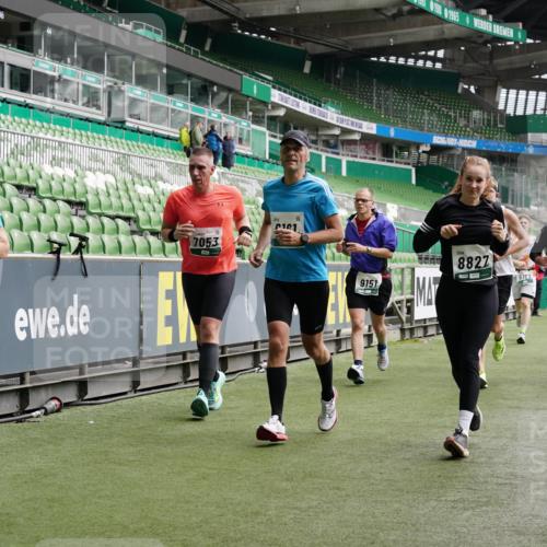 05.10.2025 - 20. swb-Marathon Bremen Michael Burmester http://msf.ph/oto/9328782 05.10.2025 12:57:56 Laufen im Stadion 90, 237, 415, 613, 820, 846, 963, 1317, 1491, 2158, 2234, 2240, 2304, 2522, 2648, 2662, 2821, 2893, 3373, 3396, 3591, 3602, 3798, 3969, 3977, 4089, 4102, 4287, 4389, 4401, 4446, 4496, 4709, 4747, 4821, 5100, 5149, 5163, 5313, 5562, 5645, 5728, 5917, 6161, 6317, 6326, 6372, 6486, 6525, 6534, 6535, 6676, 6768, 6999, 7053, 7371, 7588, 7731, 7911, 7940, 8023, 8091, 8113, 8128, 8328, 8576, 8801, 8827, 8903, 8964, 8993, 9151, 9983, 11658, 31, 246, 299, 305, 479, 833, 1382, 1627 meine-sportfotos.de
