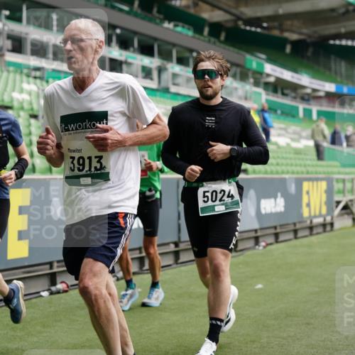 05.10.2025 - 20. swb-Marathon Bremen Michael Burmester http://msf.ph/oto/9328789 05.10.2025 12:53:54 Laufen im Stadion 53, 89, 250, 368, 458, 496, 507, 524, 756, 869, 950, 1009, 1020, 1164, 1165, 1428, 1460, 1489, 1517, 1538, 1608, 1656, 1690, 1729, 1736, 1868, 1873, 1943, 2030, 2050, 2250, 2288, 2871, 3363, 3553, 3913, 4294, 4611, 5024, 5425, 5571, 5576, 5944, 6244, 6348, 6359, 6806, 7232, 7255, 7408, 7508, 7617, 7835, 7905, 8238, 8499, 8511, 8611, 8709, 248, 832, 1367, 1667, 2072, 2075, 4132, 4573, 4729, 5169, 5579, 6492, 8238, 8462 meine-sportfotos.de