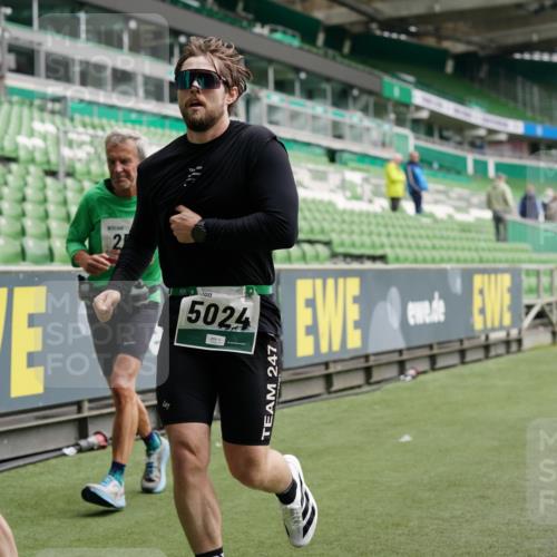 05.10.2025 - 20. swb-Marathon Bremen Michael Burmester http://msf.ph/oto/9328793 05.10.2025 12:53:55 Laufen im Stadion 53, 89, 250, 368, 458, 496, 507, 524, 756, 869, 950, 1009, 1020, 1164, 1165, 1428, 1460, 1489, 1517, 1538, 1608, 1656, 1690, 1729, 1736, 1868, 1873, 1943, 2030, 2050, 2250, 2288, 2871, 3363, 3553, 3913, 4294, 4611, 5024, 5425, 5571, 5576, 5944, 6244, 6348, 6359, 6806, 7232, 7255, 7408, 7508, 7617, 7835, 7905, 8499, 8511, 8611, 8709, 248, 832, 1667, 2075, 4132, 4573, 4729, 5169, 5579, 6492, 8238, 8462 meine-sportfotos.de
