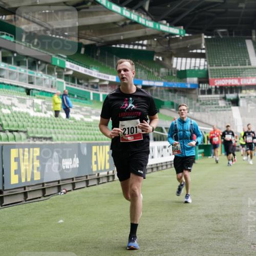 05.10.2025 - 20. swb-Marathon Bremen Michael Burmester http://msf.ph/oto/9328801 05.10.2025 12:53:56 Laufen im Stadion 53, 89, 250, 368, 458, 496, 507, 524, 756, 869, 950, 1009, 1020, 1164, 1165, 1428, 1460, 1489, 1517, 1538, 1608, 1656, 1690, 1729, 1736, 1868, 1873, 1943, 2030, 2050, 2250, 2288, 2871, 3363, 3553, 3913, 4294, 4611, 5024, 5425, 5571, 5576, 5944, 6244, 6348, 6359, 6806, 7232, 7255, 7408, 7508, 7617, 7835, 7905, 8499, 8511, 8611, 8709, 248, 832, 1667, 2075, 4132, 4729, 5169, 5579, 6492, 8238, 8462 meine-sportfotos.de