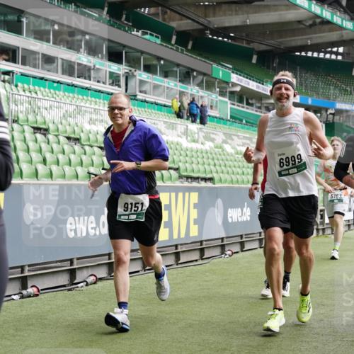05.10.2025 - 20. swb-Marathon Bremen Michael Burmester http://msf.ph/oto/9328814 05.10.2025 12:57:58 Laufen im Stadion 90, 237, 415, 613, 820, 846, 963, 1317, 1491, 2158, 2234, 2240, 2304, 2522, 2648, 2662, 2821, 2893, 3373, 3396, 3573, 3591, 3602, 3798, 3969, 3977, 4089, 4102, 4287, 4389, 4401, 4446, 4496, 4709, 4747, 4821, 5100, 5149, 5163, 5313, 5562, 5645, 5728, 5917, 6161, 6317, 6326, 6372, 6486, 6525, 6534, 6535, 6676, 6999, 7053, 7371, 7588, 7731, 7813, 7911, 7940, 8023, 8091, 8113, 8128, 8328, 8576, 8801, 8827, 8964, 8993, 9151, 9983, 11658, 246, 305, 833, 1382 meine-sportfotos.de