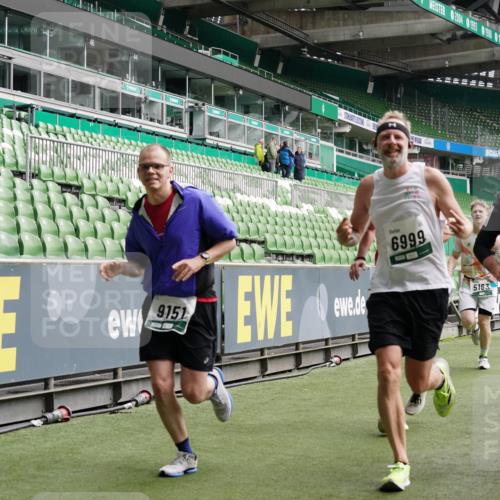 05.10.2025 - 20. swb-Marathon Bremen Michael Burmester http://msf.ph/oto/9328818 05.10.2025 12:57:58 Laufen im Stadion 90, 237, 415, 613, 820, 846, 963, 1317, 1491, 2158, 2234, 2240, 2304, 2522, 2648, 2662, 2821, 2893, 3373, 3396, 3573, 3591, 3602, 3798, 3969, 3977, 4089, 4102, 4287, 4389, 4401, 4446, 4496, 4709, 4747, 4821, 5100, 5149, 5163, 5313, 5562, 5645, 5728, 5917, 6161, 6317, 6326, 6372, 6486, 6525, 6534, 6535, 6676, 6999, 7053, 7371, 7588, 7731, 7813, 7911, 7940, 8023, 8091, 8113, 8128, 8328, 8576, 8801, 8827, 8964, 8993, 9151, 9983, 11658, 246, 305, 833, 1382 meine-sportfotos.de