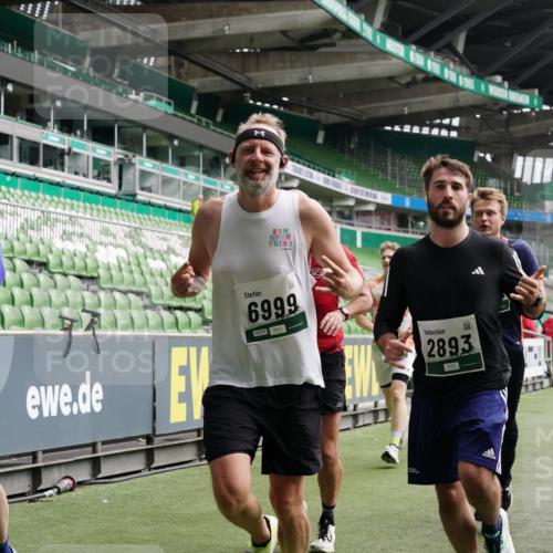 05.10.2025 - 20. swb-Marathon Bremen Michael Burmester http://msf.ph/oto/9328822 05.10.2025 12:57:58 Laufen im Stadion 90, 237, 415, 613, 820, 846, 963, 1317, 1491, 2158, 2234, 2240, 2304, 2522, 2648, 2662, 2821, 2893, 3373, 3396, 3573, 3591, 3602, 3798, 3969, 3977, 4089, 4102, 4287, 4389, 4401, 4446, 4496, 4709, 4747, 4821, 5100, 5149, 5163, 5313, 5562, 5645, 5728, 5917, 6161, 6317, 6326, 6372, 6486, 6525, 6534, 6535, 6676, 6999, 7053, 7371, 7588, 7731, 7813, 7911, 7940, 8023, 8091, 8113, 8128, 8328, 8576, 8801, 8827, 8964, 8993, 9151, 9983, 11658, 246, 305, 833, 1382 meine-sportfotos.de