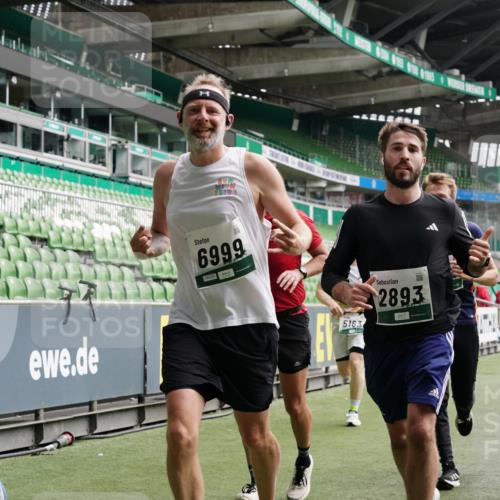 05.10.2025 - 20. swb-Marathon Bremen Michael Burmester http://msf.ph/oto/9328826 05.10.2025 12:57:59 Laufen im Stadion 90, 237, 415, 613, 820, 846, 963, 1317, 1491, 2158, 2234, 2240, 2304, 2522, 2648, 2662, 2821, 2893, 3373, 3396, 3573, 3591, 3602, 3798, 3969, 3977, 4089, 4102, 4287, 4389, 4401, 4446, 4496, 4709, 4747, 4821, 5100, 5149, 5163, 5214, 5313, 5562, 5645, 5728, 5917, 6161, 6317, 6326, 6372, 6486, 6525, 6534, 6535, 6676, 6999, 7053, 7371, 7588, 7731, 7813, 7911, 7940, 8023, 8091, 8113, 8128, 8328, 8576, 8801, 8827, 8964, 8993, 9151, 9983, 11658, 246, 305, 833, 1382 meine-sportfotos.de