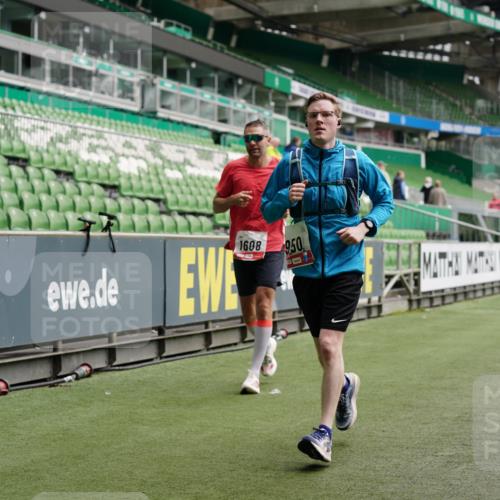 05.10.2025 - 20. swb-Marathon Bremen Michael Burmester http://msf.ph/oto/9328829 05.10.2025 12:53:58 Laufen im Stadion 53, 89, 250, 368, 458, 496, 507, 524, 756, 869, 950, 1009, 1020, 1164, 1165, 1428, 1460, 1489, 1517, 1538, 1608, 1656, 1690, 1729, 1736, 1868, 1873, 1943, 2030, 2050, 2250, 2288, 2841, 2871, 3212, 3363, 3553, 3913, 4294, 4611, 5024, 5425, 5571, 5576, 5944, 6244, 6348, 6359, 6806, 7232, 7255, 7408, 7508, 7617, 7835, 7905, 8499, 8511, 8611, 8709, 248, 832, 1667, 2075, 4132, 4729, 5169, 5579, 6492, 8238, 8462 meine-sportfotos.de