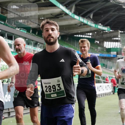 05.10.2025 - 20. swb-Marathon Bremen Michael Burmester http://msf.ph/oto/9328834 05.10.2025 12:57:59 Laufen im Stadion 90, 237, 415, 613, 820, 846, 963, 1317, 1491, 2158, 2234, 2240, 2304, 2522, 2648, 2662, 2821, 2893, 3373, 3396, 3573, 3591, 3602, 3798, 3969, 3977, 4089, 4102, 4287, 4389, 4401, 4446, 4496, 4709, 4747, 4821, 5100, 5149, 5163, 5214, 5313, 5562, 5645, 5728, 5917, 6161, 6317, 6326, 6372, 6486, 6525, 6534, 6535, 6676, 6999, 7053, 7371, 7588, 7731, 7813, 7911, 7940, 8023, 8091, 8113, 8128, 8328, 8576, 8801, 8827, 8964, 8993, 9151, 9983, 11658, 246, 305, 833, 1382 meine-sportfotos.de