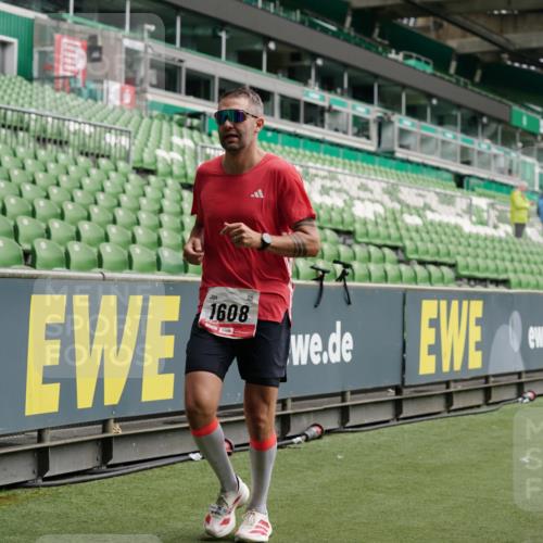 05.10.2025 - 20. swb-Marathon Bremen Michael Burmester http://msf.ph/oto/9328841 05.10.2025 12:53:59 Laufen im Stadion 53, 89, 250, 368, 458, 496, 507, 524, 756, 869, 950, 1009, 1020, 1164, 1165, 1428, 1460, 1489, 1517, 1538, 1608, 1656, 1690, 1729, 1736, 1868, 1873, 1943, 1976, 2030, 2050, 2250, 2288, 2841, 2871, 3212, 3363, 3553, 3913, 4294, 4611, 5024, 5425, 5571, 5576, 5944, 6244, 6348, 6359, 6806, 7232, 7255, 7408, 7508, 7617, 7835, 7905, 8499, 8511, 8611, 8709, 248, 1667, 2075, 4132, 4729, 5169, 5579, 6492, 8238, 8462 meine-sportfotos.de
