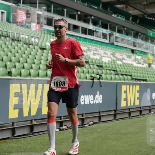 05.10.2025 - 20. swb-Marathon Bremen Michael Burmester http://msf.ph/oto/9328845 05.10.2025 12:53:59 Laufen im Stadion 53, 89, 250, 368, 458, 496, 507, 524, 756, 869, 950, 1009, 1020, 1164, 1165, 1428, 1460, 1489, 1517, 1538, 1608, 1656, 1690, 1729, 1736, 1868, 1873, 1943, 1976, 2030, 2050, 2250, 2288, 2841, 2871, 3212, 3363, 3553, 3913, 4294, 4611, 5024, 5425, 5571, 5576, 5944, 6244, 6348, 6359, 6806, 7232, 7255, 7408, 7508, 7617, 7835, 7905, 8499, 8511, 8611, 8709, 248, 1667, 2075, 4132, 4729, 5169, 5579, 6492, 8238, 8462 meine-sportfotos.de