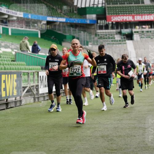 05.10.2025 - 20. swb-Marathon Bremen Michael Burmester http://msf.ph/oto/9328848 05.10.2025 12:54:02 Laufen im Stadion 53, 89, 132, 250, 368, 458, 496, 507, 524, 756, 869, 950, 1009, 1020, 1164, 1165, 1428, 1460, 1489, 1517, 1538, 1608, 1656, 1690, 1729, 1736, 1868, 1873, 1943, 1976, 2030, 2050, 2250, 2288, 2573, 2841, 2871, 3212, 3363, 3913, 4294, 4611, 5022, 5024, 5206, 5425, 5571, 5576, 5944, 5978, 6244, 6348, 6359, 6806, 7232, 7255, 7508, 7617, 7835, 7905, 8499, 8511, 8611, 8709, 248, 1667, 3553, 4729, 5579, 6492, 7408, 8238, 8462 meine-sportfotos.de