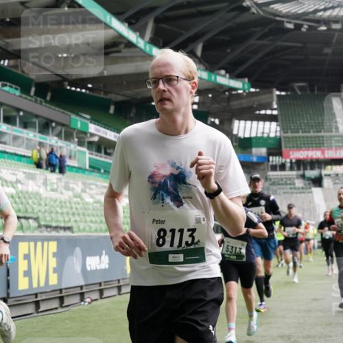 05.10.2025 - 20. swb-Marathon Bremen Michael Burmester http://msf.ph/oto/9328850 05.10.2025 12:58:00 Laufen im Stadion 90, 237, 415, 613, 820, 846, 963, 1317, 1491, 2158, 2234, 2240, 2304, 2522, 2648, 2662, 2821, 2893, 3373, 3396, 3573, 3591, 3602, 3798, 3969, 3977, 4089, 4102, 4287, 4389, 4401, 4446, 4496, 4709, 4747, 4821, 5100, 5149, 5163, 5214, 5313, 5562, 5645, 5728, 5917, 6161, 6317, 6326, 6372, 6486, 6525, 6534, 6535, 6675, 6676, 6999, 7053, 7588, 7731, 7813, 7911, 7940, 8023, 8091, 8113, 8128, 8328, 8576, 8801, 8827, 8964, 8993, 9151, 9983, 11658, 246, 305, 833, 1382, 2522 meine-sportfotos.de