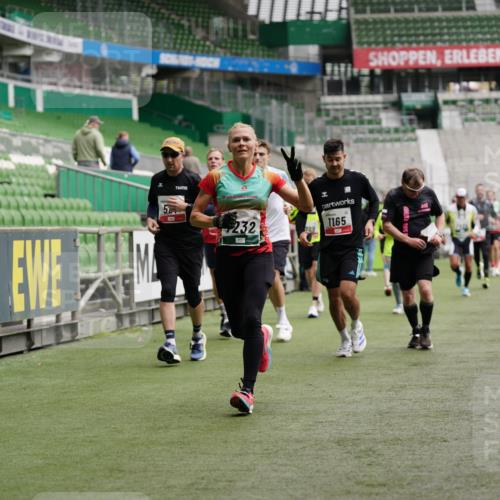 05.10.2025 - 20. swb-Marathon Bremen Michael Burmester http://msf.ph/oto/9328853 05.10.2025 12:54:02 Laufen im Stadion 53, 89, 132, 250, 368, 458, 496, 507, 524, 756, 869, 950, 1009, 1020, 1164, 1165, 1428, 1460, 1489, 1517, 1538, 1608, 1656, 1690, 1729, 1736, 1868, 1873, 1943, 1976, 2030, 2050, 2250, 2288, 2573, 2841, 2871, 3212, 3363, 3913, 4294, 4611, 5022, 5024, 5206, 5425, 5571, 5576, 5944, 5978, 6244, 6348, 6359, 6806, 7232, 7255, 7508, 7617, 7835, 7905, 8499, 8511, 8611, 8709, 248, 1667, 3553, 4729, 5579, 6492, 7408, 8238, 8462 meine-sportfotos.de