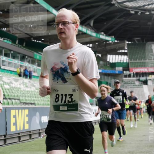 05.10.2025 - 20. swb-Marathon Bremen Michael Burmester http://msf.ph/oto/9328854 05.10.2025 12:58:00 Laufen im Stadion 90, 237, 415, 613, 820, 846, 963, 1317, 1491, 2158, 2234, 2240, 2304, 2522, 2648, 2662, 2821, 2893, 3373, 3396, 3573, 3591, 3602, 3798, 3969, 3977, 4089, 4102, 4287, 4389, 4401, 4446, 4496, 4709, 4747, 4821, 5100, 5149, 5163, 5214, 5313, 5562, 5645, 5728, 5917, 6161, 6317, 6326, 6372, 6486, 6525, 6534, 6535, 6675, 6676, 6999, 7053, 7588, 7731, 7813, 7911, 7940, 8023, 8091, 8113, 8128, 8328, 8576, 8801, 8827, 8964, 8993, 9151, 9983, 11658, 246, 305, 833, 1382, 2522 meine-sportfotos.de