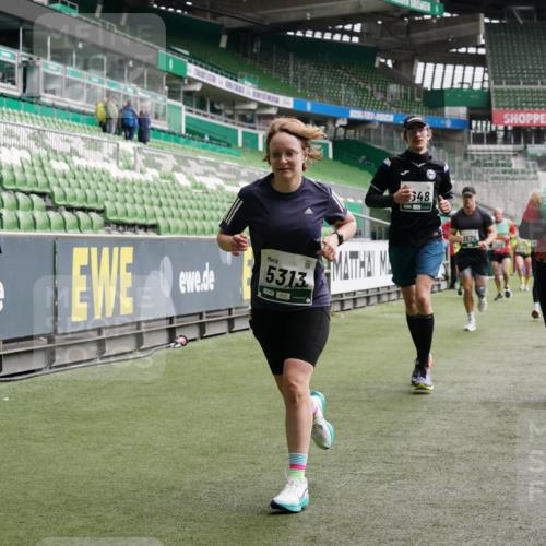 05.10.2025 - 20. swb-Marathon Bremen Michael Burmester http://msf.ph/oto/9328867 05.10.2025 12:58:01 Laufen im Stadion 90, 237, 415, 613, 820, 846, 963, 1317, 1491, 2158, 2234, 2240, 2304, 2648, 2662, 2821, 2893, 3373, 3396, 3573, 3591, 3602, 3798, 3969, 3977, 4089, 4102, 4287, 4389, 4401, 4446, 4496, 4709, 4747, 4821, 5100, 5149, 5163, 5214, 5313, 5562, 5645, 5728, 5917, 6161, 6317, 6326, 6372, 6525, 6534, 6535, 6675, 6676, 6999, 7053, 7588, 7731, 7813, 7911, 7940, 8023, 8091, 8113, 8128, 8328, 8379, 8576, 8801, 8827, 8964, 8993, 9112, 9151, 9983, 11658, 237, 246, 305, 613, 833, 1382, 2522 meine-sportfotos.de