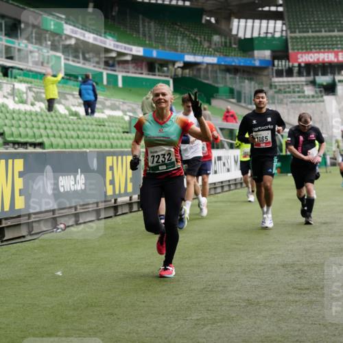 05.10.2025 - 20. swb-Marathon Bremen Michael Burmester http://msf.ph/oto/9328868 05.10.2025 12:54:03 Laufen im Stadion 53, 89, 132, 250, 368, 458, 496, 507, 524, 756, 869, 950, 1009, 1020, 1164, 1165, 1428, 1460, 1489, 1517, 1538, 1608, 1656, 1690, 1729, 1736, 1868, 1873, 1943, 1976, 2030, 2050, 2250, 2288, 2573, 2841, 2871, 3212, 3363, 3913, 4294, 4611, 5022, 5024, 5206, 5425, 5571, 5576, 5944, 5978, 6244, 6348, 6359, 6583, 6806, 7232, 7255, 7279, 7508, 7617, 7835, 7905, 8499, 8511, 8611, 8709, 248, 1667, 3553, 4729, 5579, 6492, 7408, 8238, 8462 meine-sportfotos.de