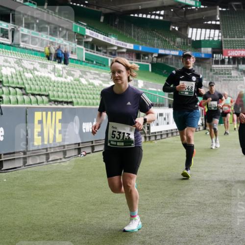05.10.2025 - 20. swb-Marathon Bremen Michael Burmester http://msf.ph/oto/9328871 05.10.2025 12:58:02 Laufen im Stadion 90, 415, 820, 846, 963, 1317, 1491, 2158, 2234, 2240, 2304, 2648, 2662, 2821, 2893, 3373, 3396, 3573, 3591, 3602, 3798, 3969, 3977, 4089, 4102, 4287, 4389, 4401, 4446, 4496, 4709, 4747, 4821, 5100, 5149, 5163, 5214, 5313, 5562, 5645, 5728, 5917, 6161, 6317, 6326, 6372, 6525, 6534, 6535, 6675, 6676, 6999, 7053, 7588, 7731, 7813, 7911, 7940, 8091, 8113, 8128, 8328, 8379, 8576, 8801, 8827, 8964, 8993, 9112, 9151, 9983, 11658, 237, 246, 305, 613, 833, 1382, 2522, 3591 meine-sportfotos.de