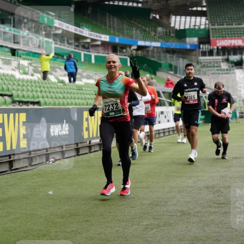 05.10.2025 - 20. swb-Marathon Bremen Michael Burmester http://msf.ph/oto/9328873 05.10.2025 12:54:03 Laufen im Stadion 53, 89, 132, 250, 368, 458, 496, 507, 524, 756, 869, 950, 1009, 1020, 1164, 1165, 1428, 1460, 1489, 1517, 1538, 1608, 1656, 1690, 1729, 1736, 1868, 1873, 1943, 1976, 2030, 2050, 2250, 2288, 2573, 2841, 2871, 3212, 3363, 3913, 4294, 4611, 5022, 5024, 5206, 5425, 5571, 5576, 5944, 5978, 6244, 6348, 6359, 6583, 6806, 7232, 7255, 7279, 7508, 7617, 7835, 7905, 8499, 8511, 8611, 8709, 248, 1667, 3553, 4729, 5579, 6492, 7408, 8238, 8462 meine-sportfotos.de